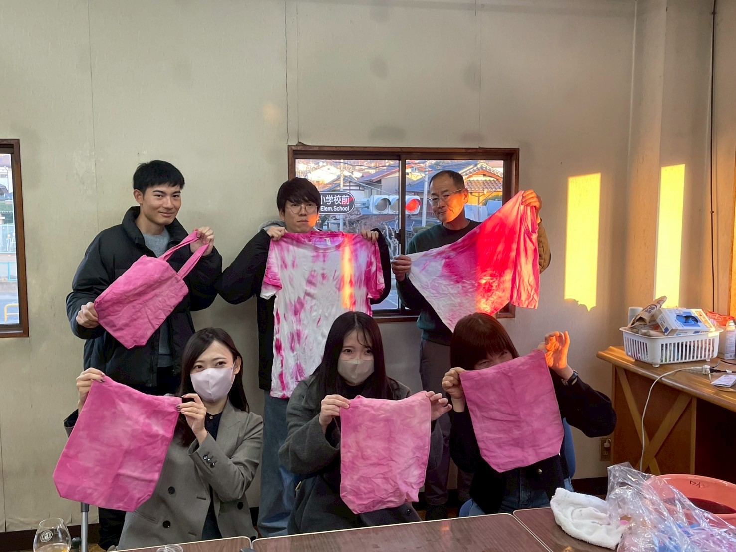 鮮やかな発色のワイン染め